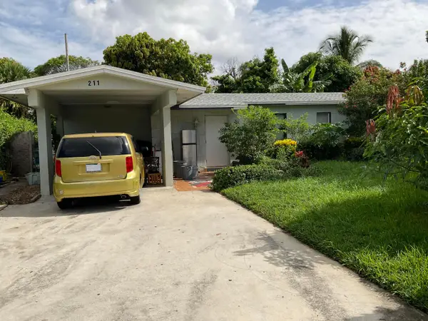 211 NE 27th Avenue, Boynton Beach, FL 33435