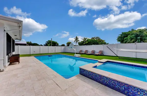 9819 Spanish Isles Drive, Boca Raton, FL 33496