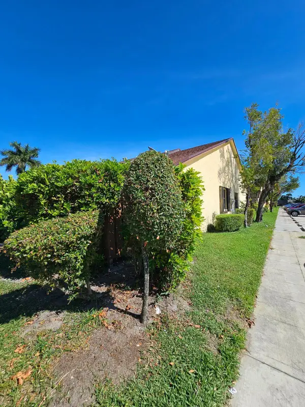491 Springdale Circle, Palm Springs, FL 33461