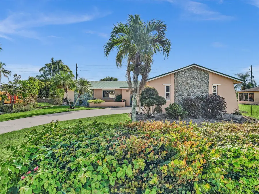 135 SW 7th Avenue, South Bay, FL 33493 - #3