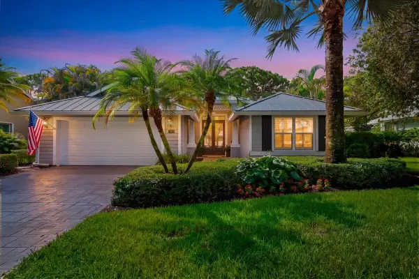 7990 SE Mammoth Drive Se, Hobe Sound, FL 33455