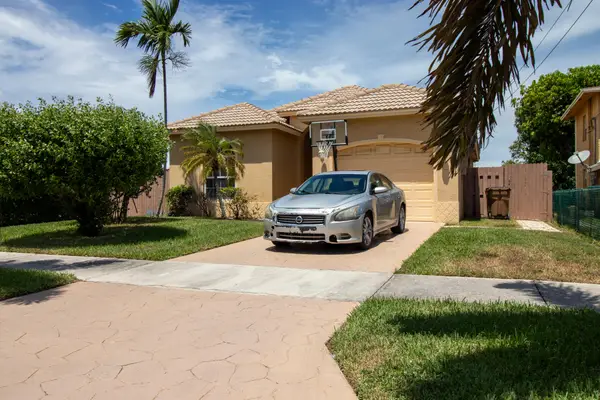 237 SW 8th Street, Deerfield Beach, FL 33441