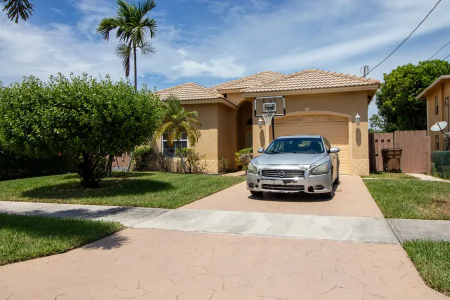 237 SW 8th Street, Deerfield Beach, FL 33441 - #2