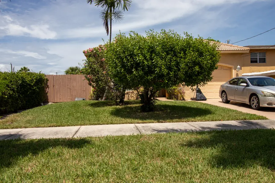 237 SW 8th Street, Deerfield Beach, FL 33441 - #3