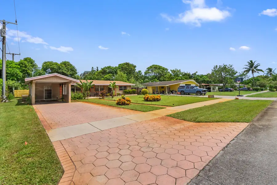 316 NW 44th Avenue, Plantation, FL 33317 - #2