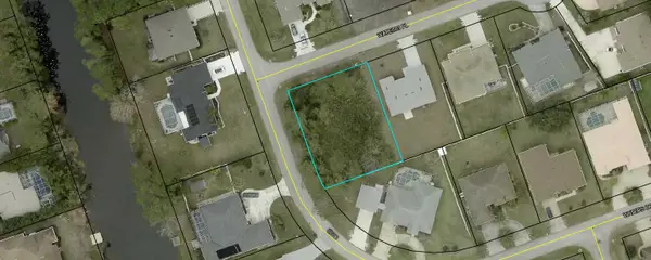 2 Wateing Place, Palm Coast, FL 32164
