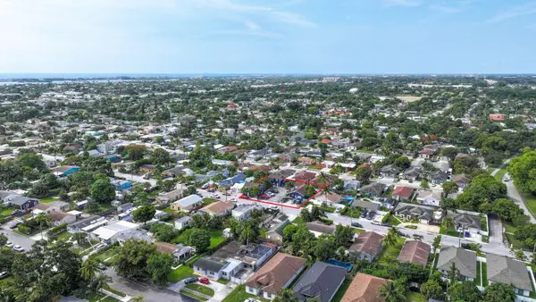 1000 W Lakewood Road, West Palm Beach, FL 33405