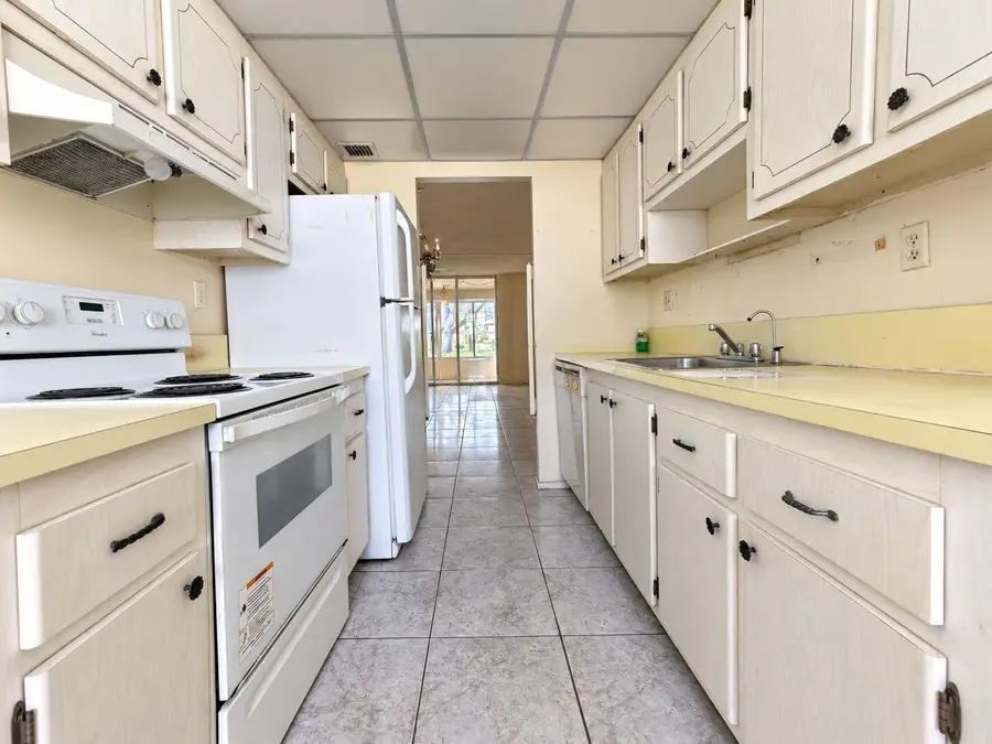 2650 NW 49th Avenue #118, Lauderdale Lakes, FL 33313 - #3