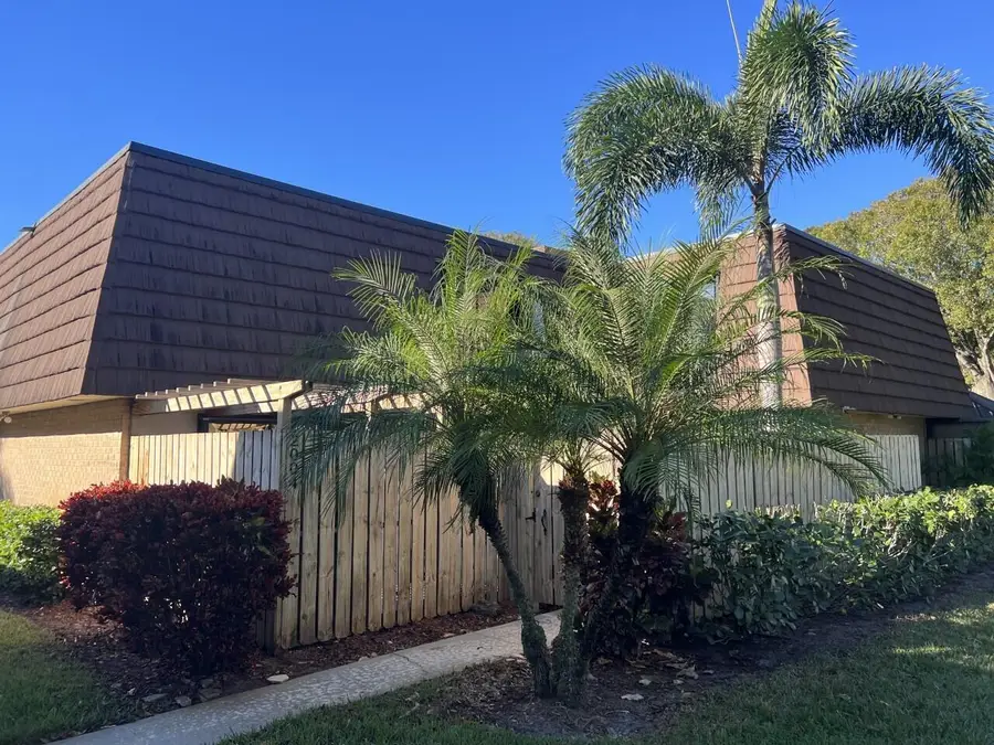2004 20th Lane, Palm Beach Gardens, FL 33418 - #2