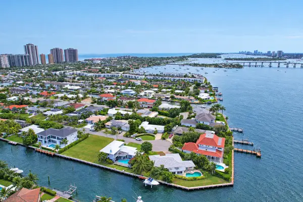 1050 Bimini Lane, Singer Island, FL 33404