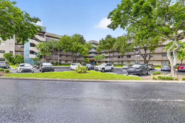 1000 Colony Point Circle #108, Pembroke Pines, FL 33026