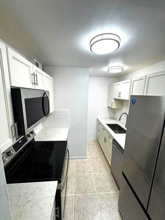 1020 Crystal Lake Drive #103, Deerfield Beach, FL 33064