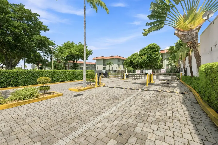 805 W Oakland Park Boulevard, Oakland Park, FL 33311 - #2
