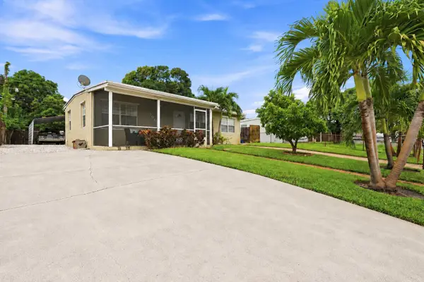 560 Seagrape Road, Lantana, FL 33462