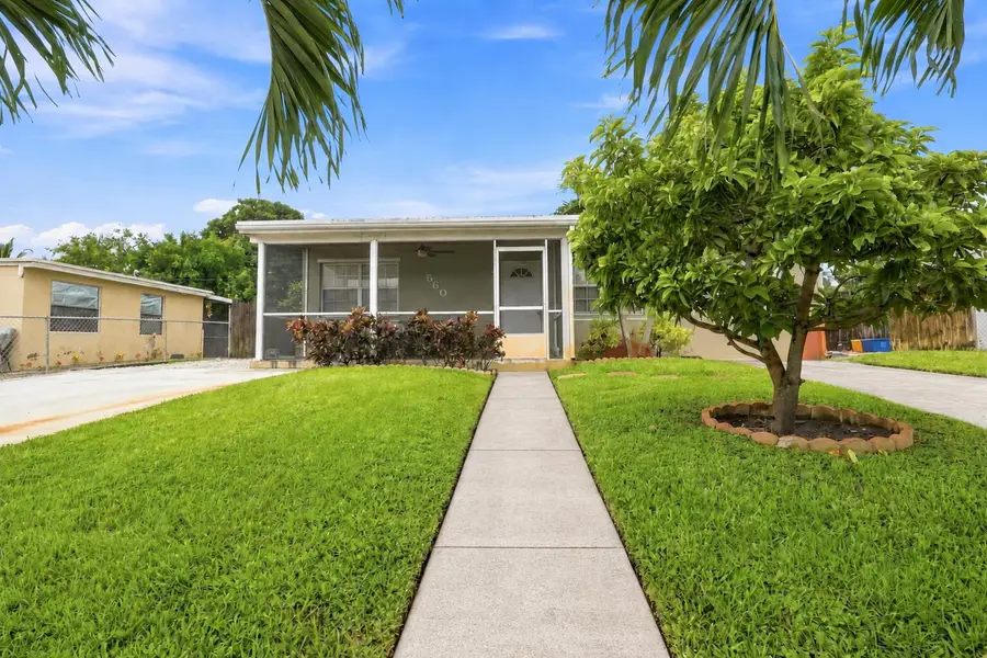 560 Seagrape Road, Lantana, FL 33462 - #2