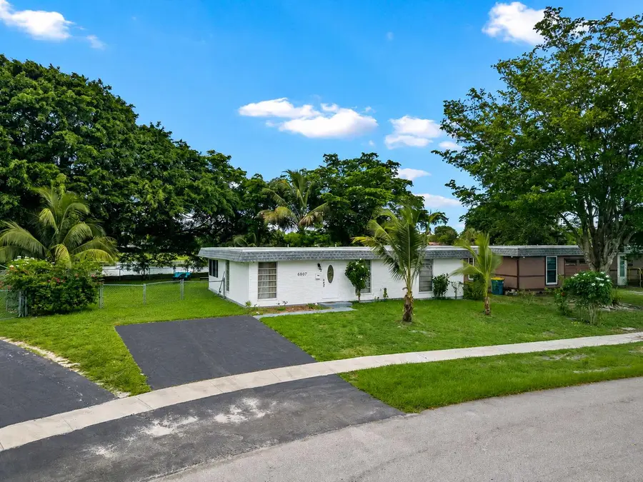 6807 NW 80th Court, Tamarac, FL 33321 - #2