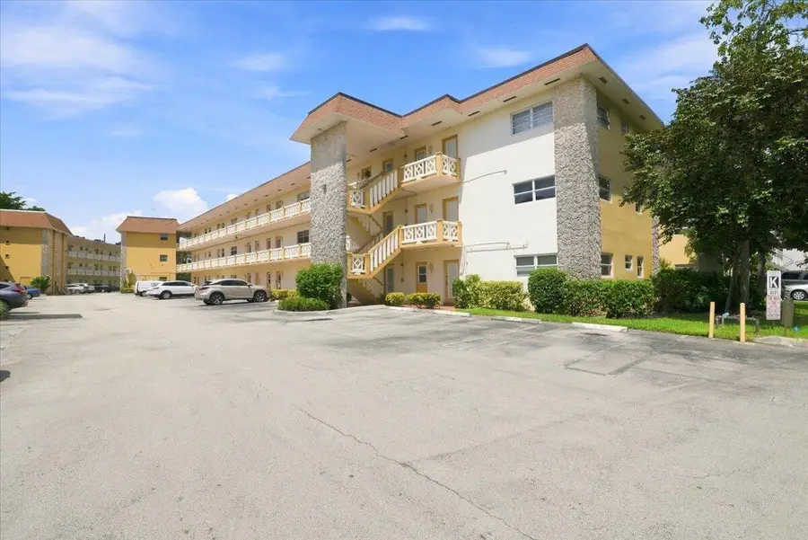 5121 W Oakland Park #109, Lauderdale Lakes, FL 33313 - #3