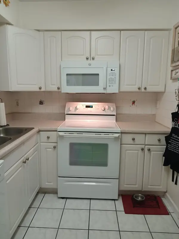 7320 Lake Cir Drive #407, Margate, FL 33063