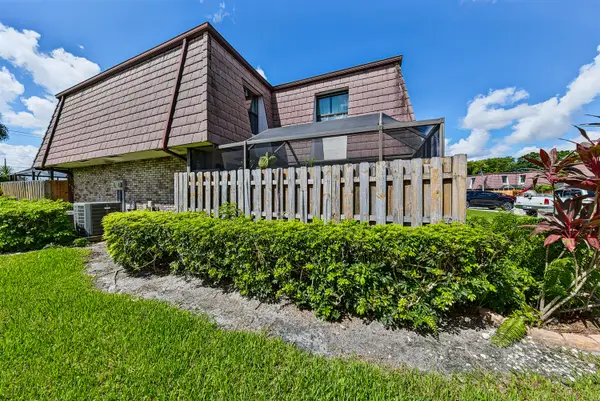 7693 Courtyard Run W, Boca Raton, FL 33433