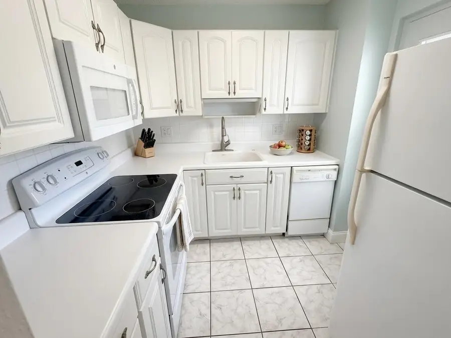 2555 NE 11th Street #303, Fort Lauderdale, FL 33304 - #3