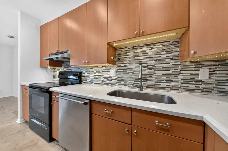 1605 NE 16th Avenue, Fort Lauderdale, FL 33305 - #3
