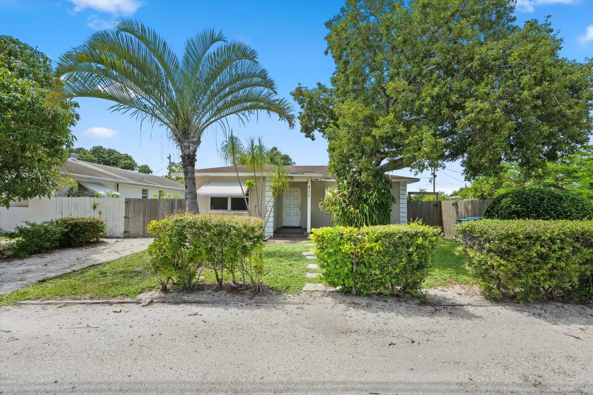 711 E Coast Avenue, Lantana, FL 33462 - #1