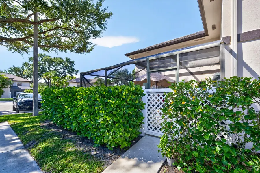 42 Essex Court #B, Royal Palm Beach, FL 33411 - #3
