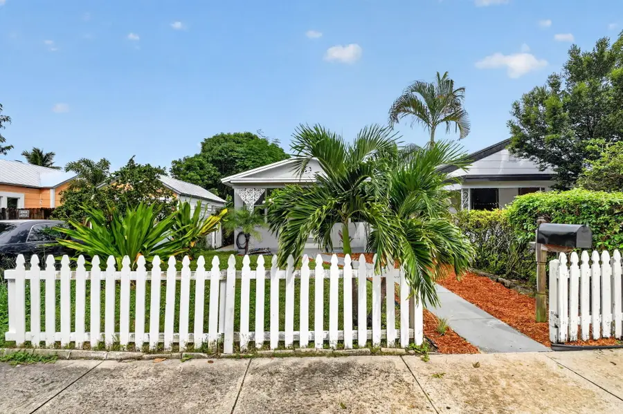504 N E Street, Lake Worth Beach, FL 33460 - #2