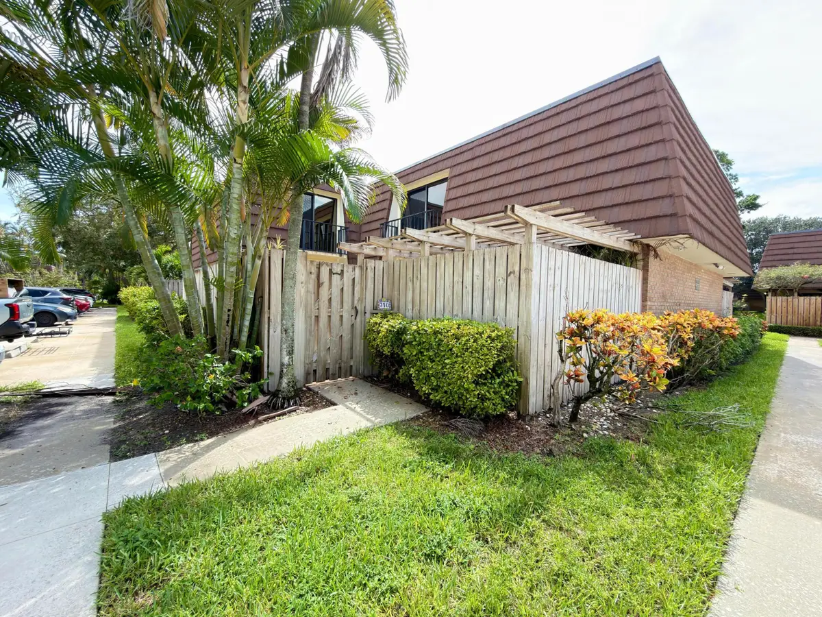 710 7th Lane, Palm Beach Gardens, FL 33418 - #1