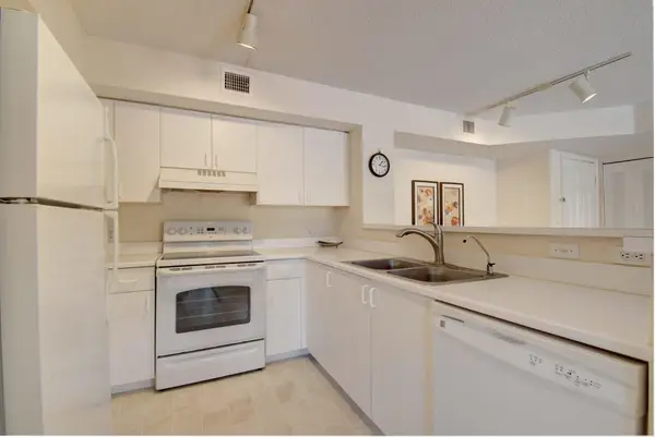 135 Yacht Club Way #207, Hypoluxo, FL 33462