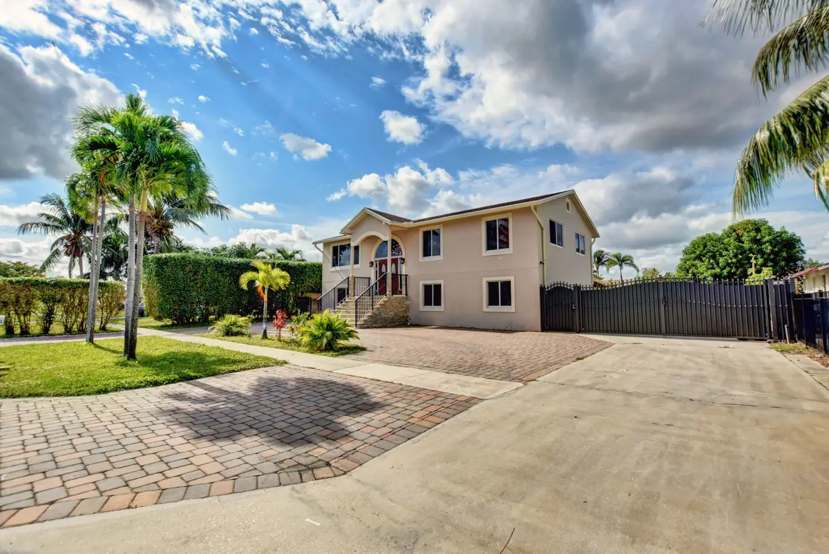 1371 Woodcrest Road W, West Palm Beach, FL 33417 - #1