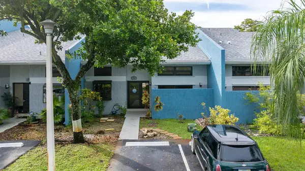 2840 S Oakland Forest Drive #2703, Oakland Park, FL 33309