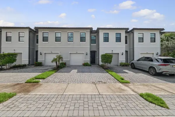 4488 Appleton Circle E, Oakland Park, FL 33309