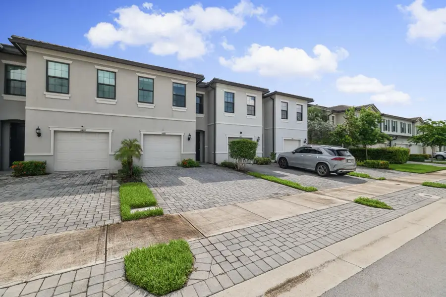 4488 Appleton Circle E, Oakland Park, FL 33309 - #3