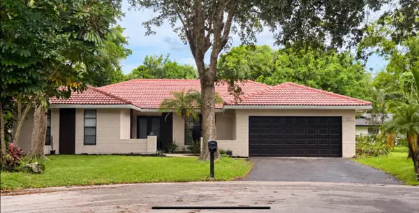 2151 NW 99th Way, Coral Springs, FL 33071