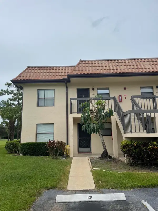 7101 Golf Colony Court #201, Lake Worth, FL 33467
