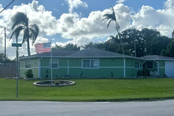 1525 SE Holiday Road, Port St Lucie, FL 34952