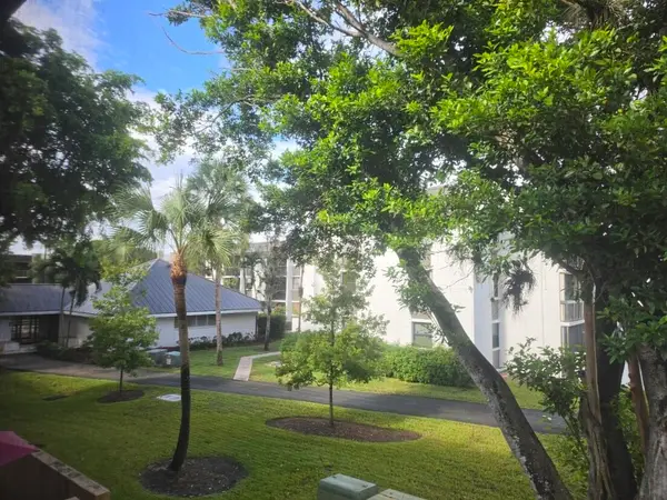 8425 Forest Hills Drive #205, Coral Springs, FL 33065