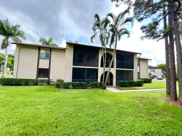 435 Pine Glen Lane #B-2, Greenacres, FL 33463