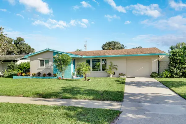60 Camelia Circle, Tequesta, FL 33469