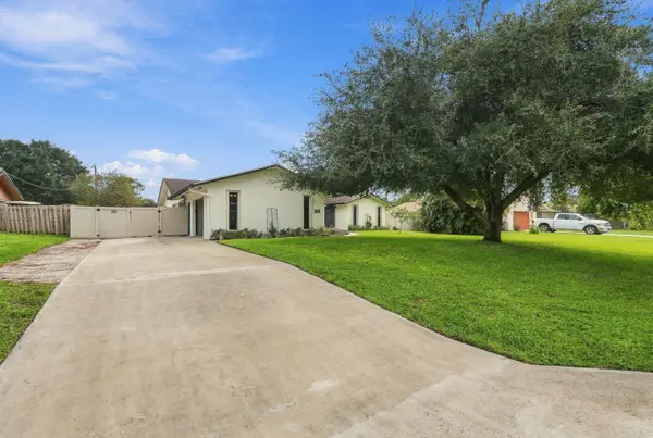 99 Cuyahoga Road, Lake Worth, FL 33467