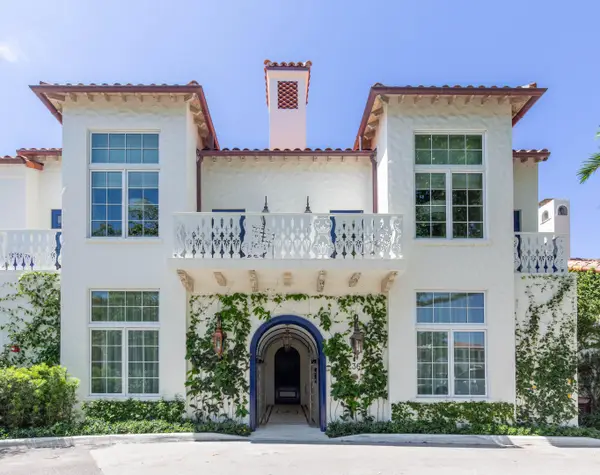 236 Phipps Plaza #202, Palm Beach, FL 33480