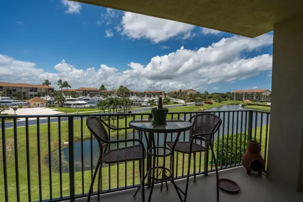 901 Seafarer Circle #306, Jupiter, FL 33477