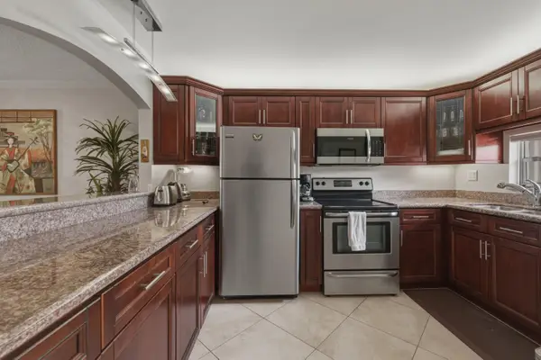 811 S Hollybrook Drive #202, Pembroke Pines, FL 33025