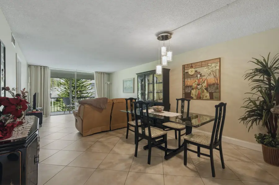 811 S Hollybrook Drive #202, Pembroke Pines, FL 33025 - #3