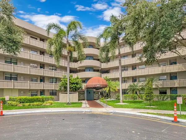 900 Colony Point Circle #205, Pembroke Pines, FL 33026