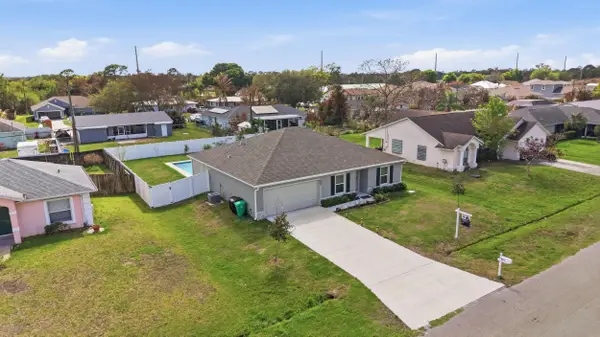 684 SE Crescent Avenue, Port St Lucie, FL 34984
