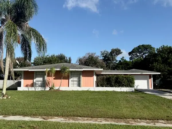 357 NE Camelot Drive, Port St Lucie, FL 34983