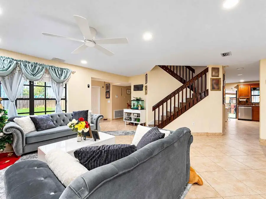 1431 SW 87th Way, Pembroke Pines, FL 33025 - #3