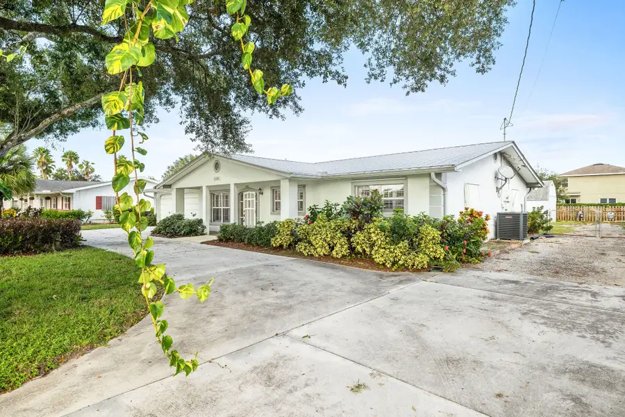 3324 Sunrise Boulevard, Fort Pierce, FL 34982 - #3